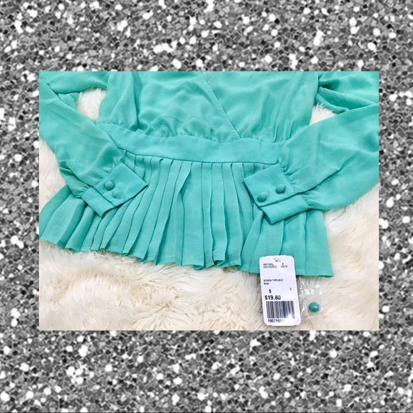 NBW/NWT- L/S Mint Green Blouse - Picture 2 of 4